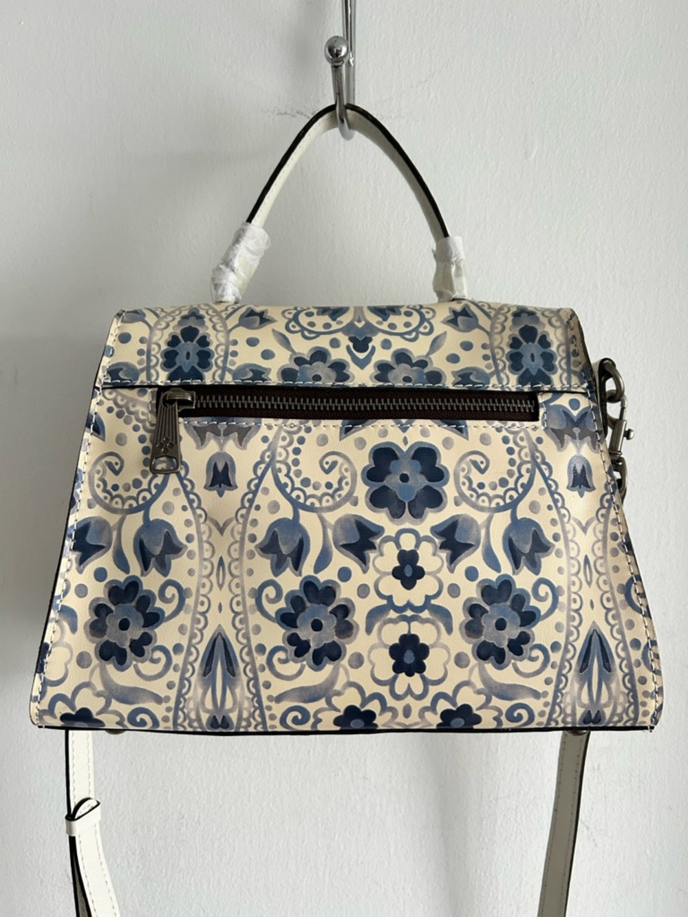 NWT Patricia Nash Blue white Floral Italian leather purse - Picture 4 of 11